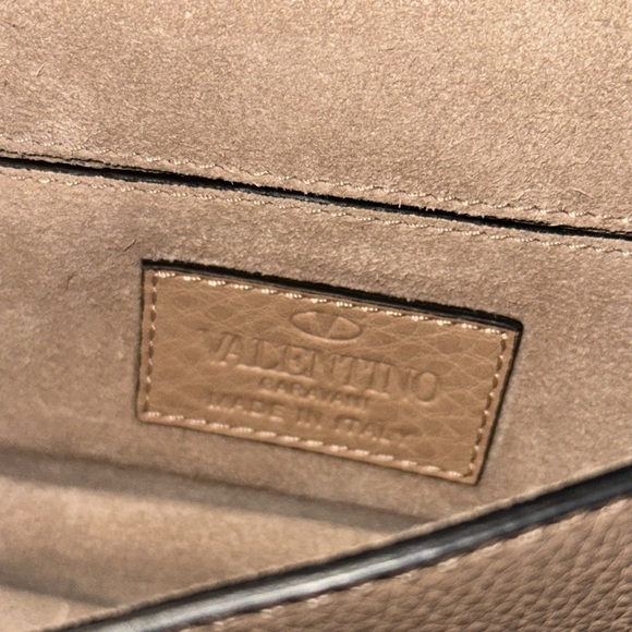 VALENTINO GARAVANI Rockstud Leather Lock-Flap Square Shoulder Bag Skin Sorbet - Picture 12 of 17